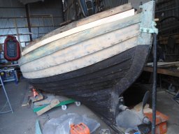 Alte Holzschiffe werden hier restauriert. 03.07.